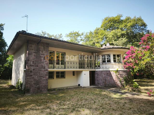 Maison 8 pièces 250 m²