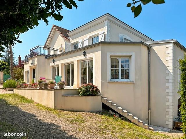 Maison 8 pièces 250 m²