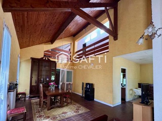 Maison 8 pièces 250m²