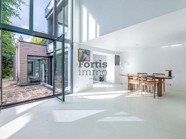 Maison 8 pièces 251 m²