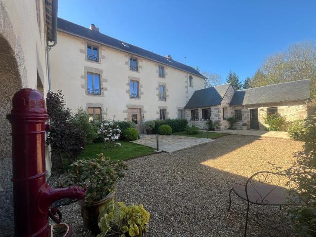 Maison 8 pièces 251 m²
