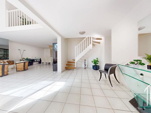 Maison 8 pièces 251 m²