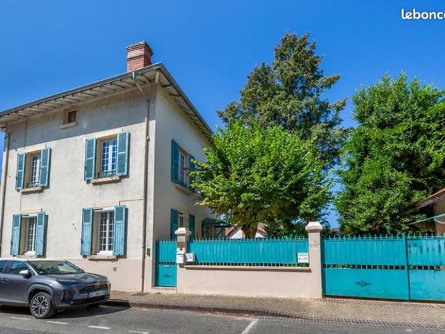 Maison 8 pièces 251 m²