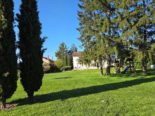 Maison 8 pièces 252 m²