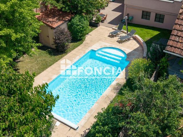 Maison 8 pièces 252 m²