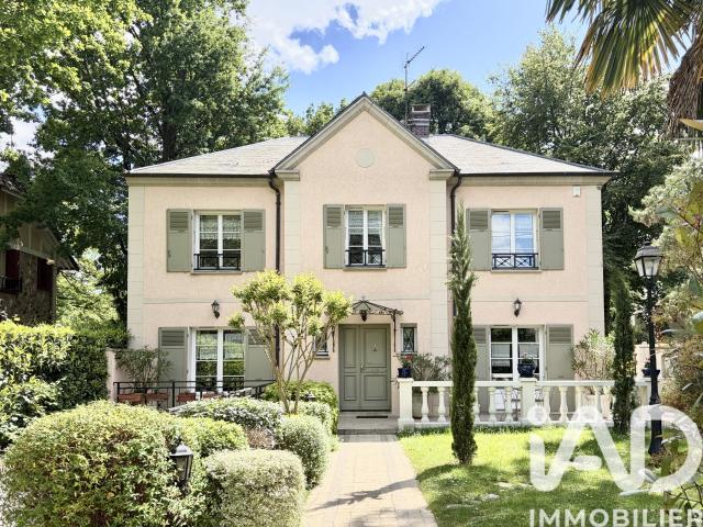 Maison 8 pièces 252 m²