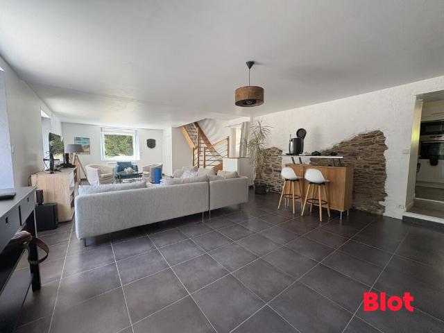 Maison 8 pièces 252 m²
