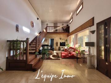 Maison 8 pièces 253 m²