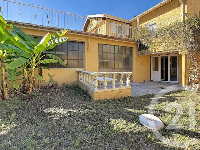 Maison 8 pièces 253 m²