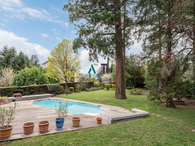 Maison 8 pièces 253 m²