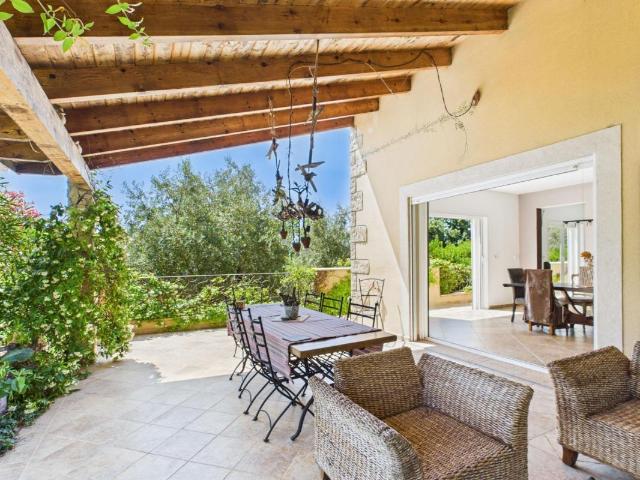 Maison 8 pièces 265 m²