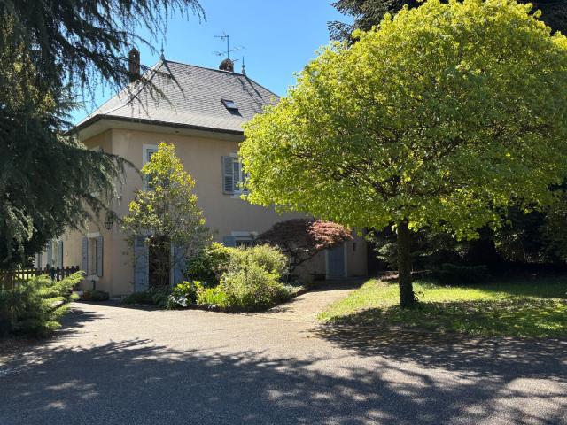 Maison 8 pièces 265 m²