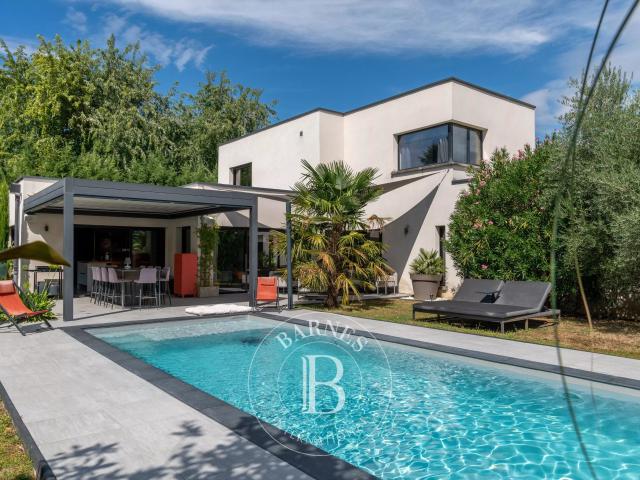Maison 8 pièces 265 m²