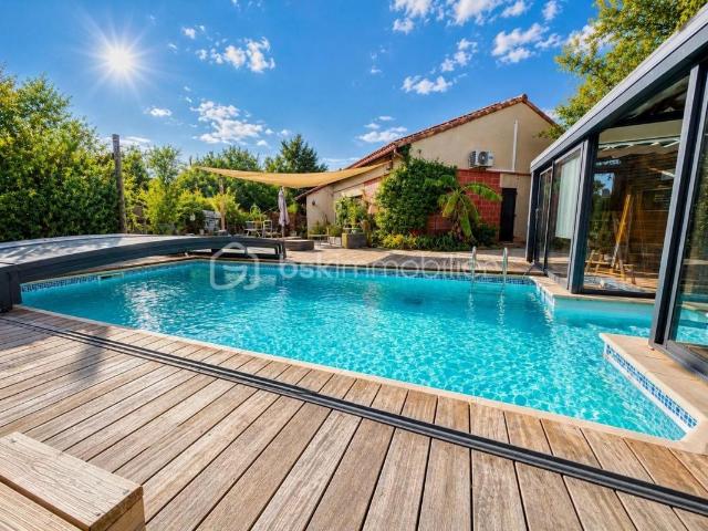 Maison 8 pièces 265 m²