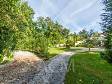 Maison 8 pièces 265 m²