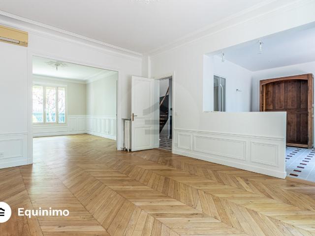 Maison 8 pièces 265 m²