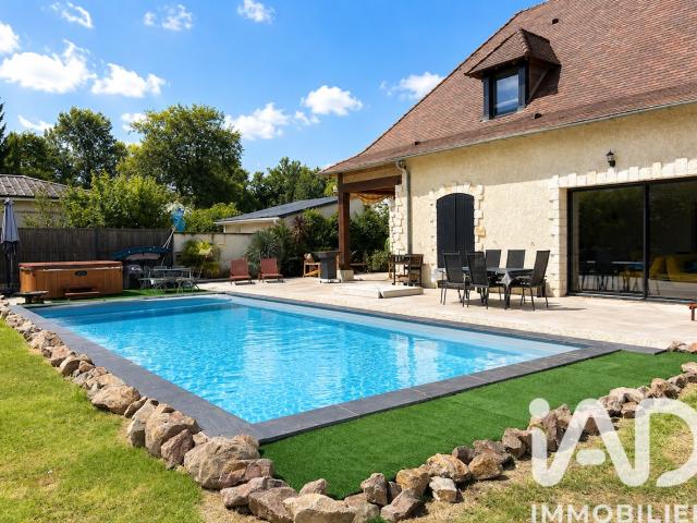 Maison 8 pièces 265 m²