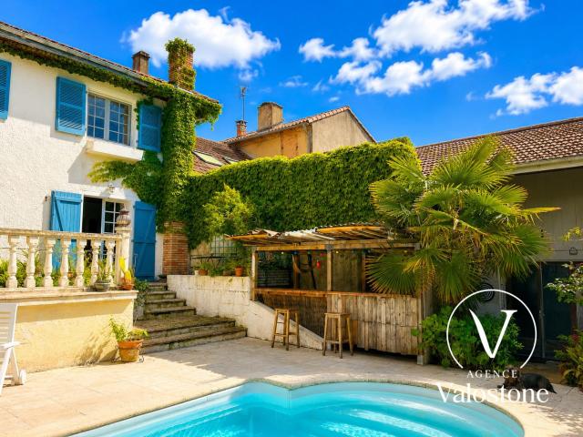 Maison 8 pièces 265 m²