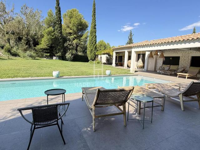 Maison 8 pièces 265 m²