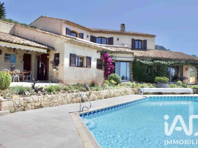 Maison 8 pièces 265 m²