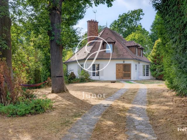 Maison 8 pièces 266 m²