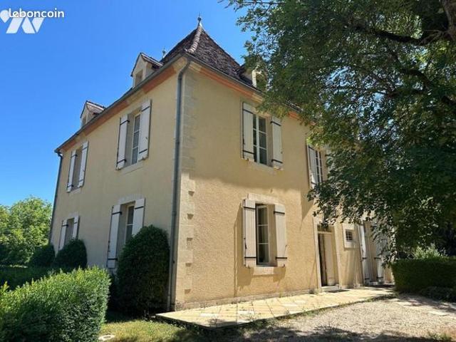 Maison 8 pièces 266 m²