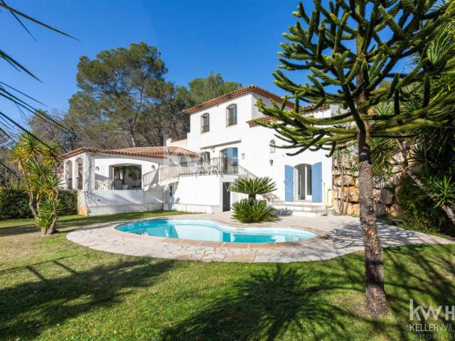 Maison 8 pièces 266 m²