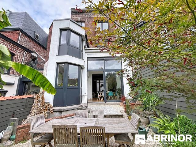 Maison 8 pièces 267 m²