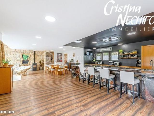 Maison 8 pièces 267 m²