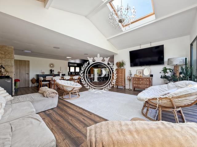 Maison 8 pièces 267 m²