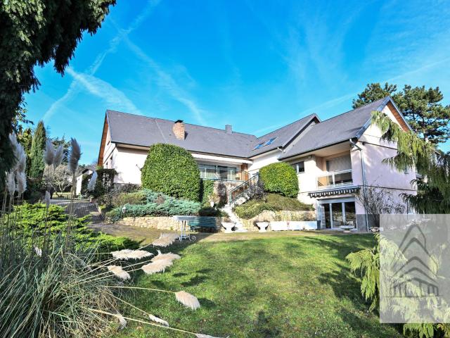 Maison 8 pièces 267 m²
