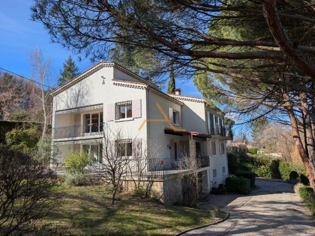 Maison 8 pièces 267 m²
