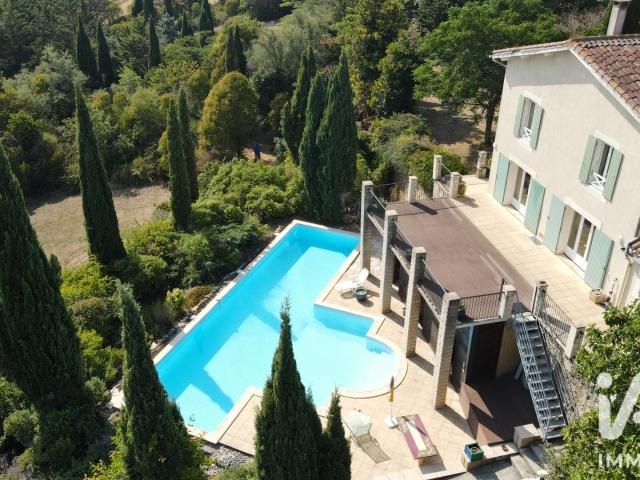 Maison 8 pièces 267 m²
