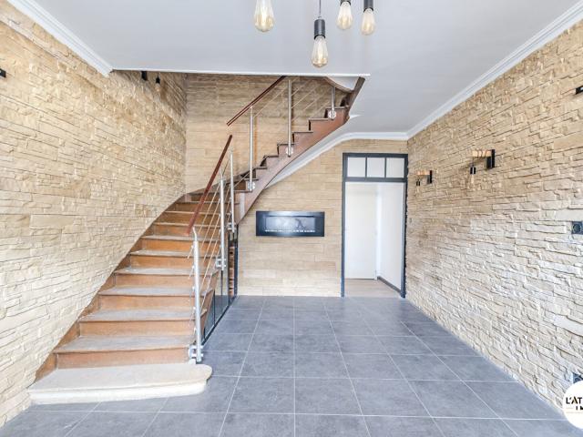 Maison 8 pièces 268 m²