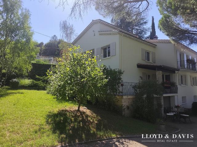 Maison 8 pièces 268 m²
