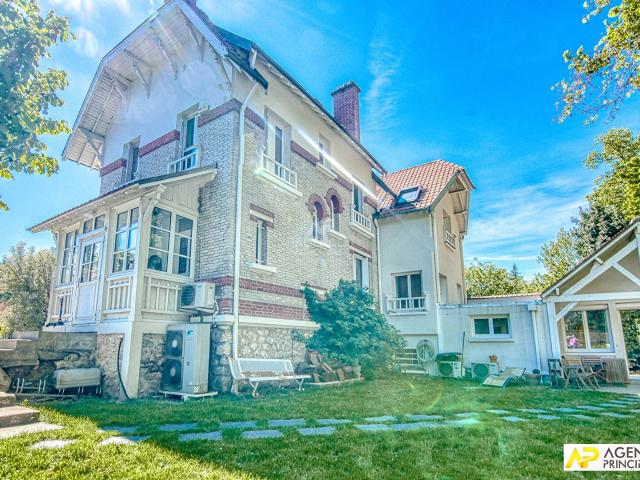 Maison 8 pièces 268 m²