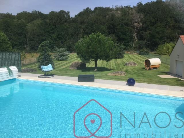 Maison 8 pièces 260 m²