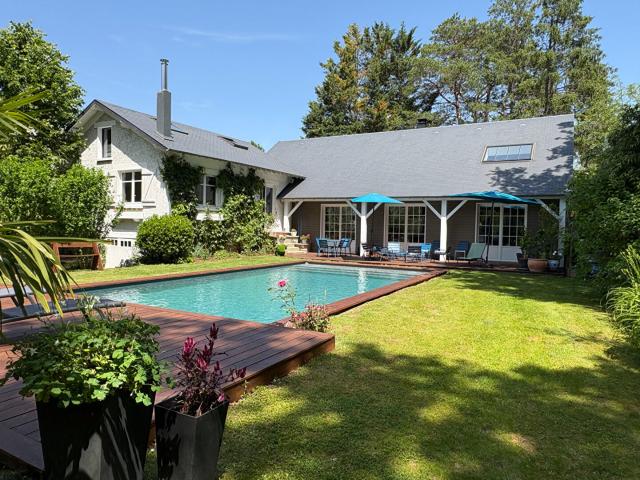 Maison 8 pièces 260 m²