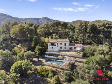 Maison 8 pièces 260 m²