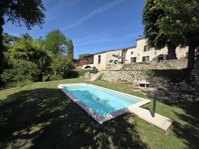 Maison 8 pièces 260 m²