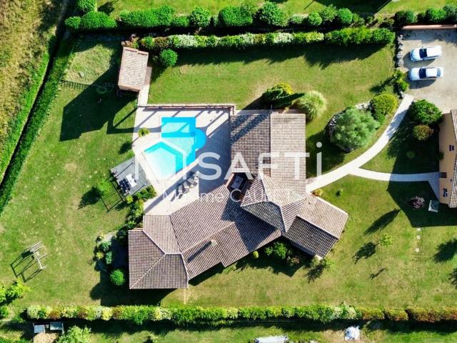Maison 8 pièces 320 m²