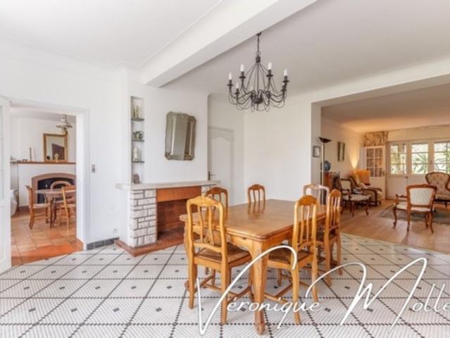 Maison 8 pièces 260 m²