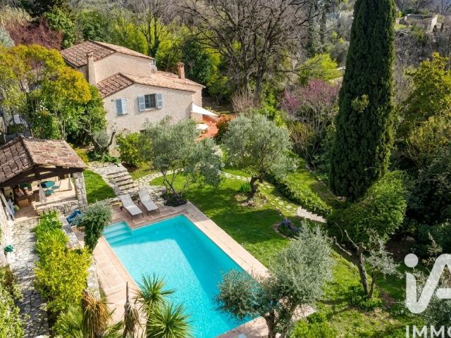 Maison 8 pièces 211 m²