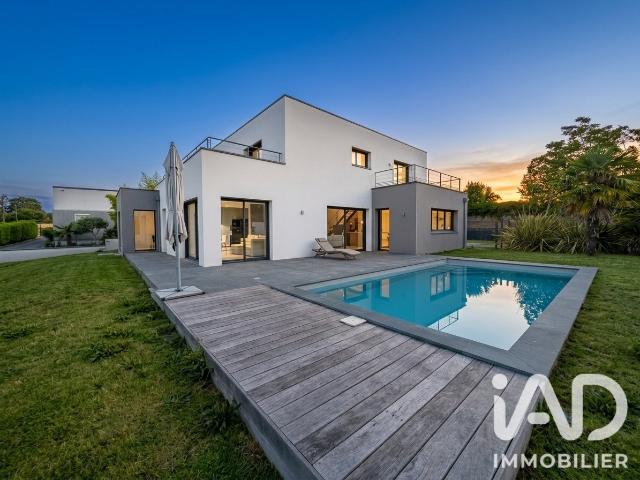 Maison 8 pièces 260 m²