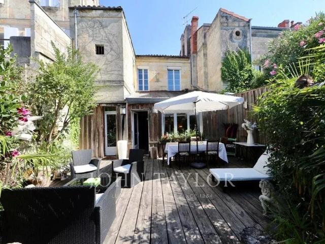 Maison 8 pièces 260 m²