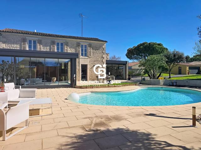 Maison 8 pièces 260 m²
