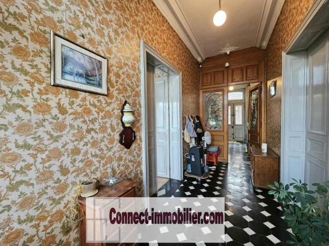 Maison 8 pièces 260 m²
