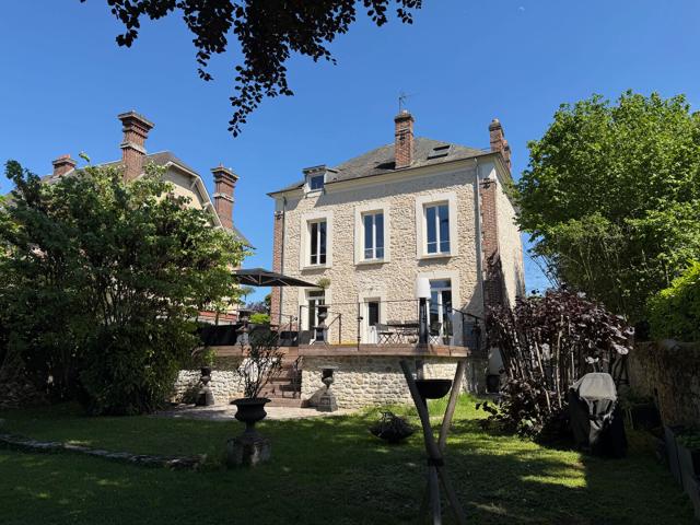 Maison 8 pièces 260 m²
