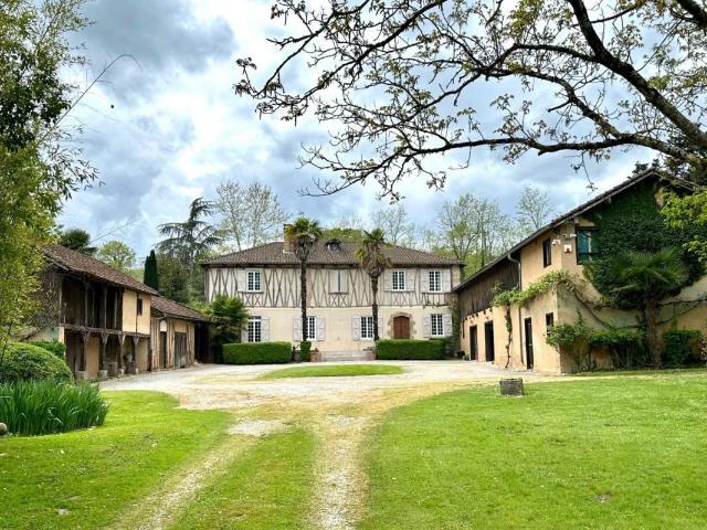 Maison 8 pièces 260 m²