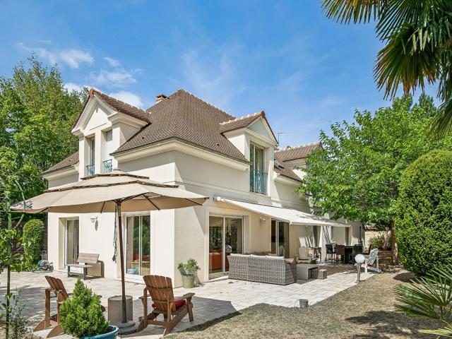 Maison 8 pièces 261 m²